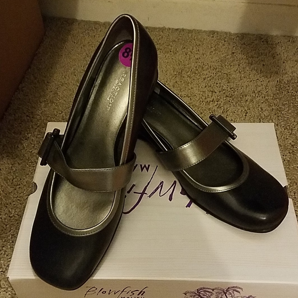 Kenneth Cole Reaction Very Mary Mary Jane Wedges